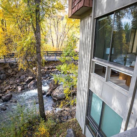 Riverfront 2 Bedroom - Steps To Town - Pool & Hot Tub Aspen Exterior photo