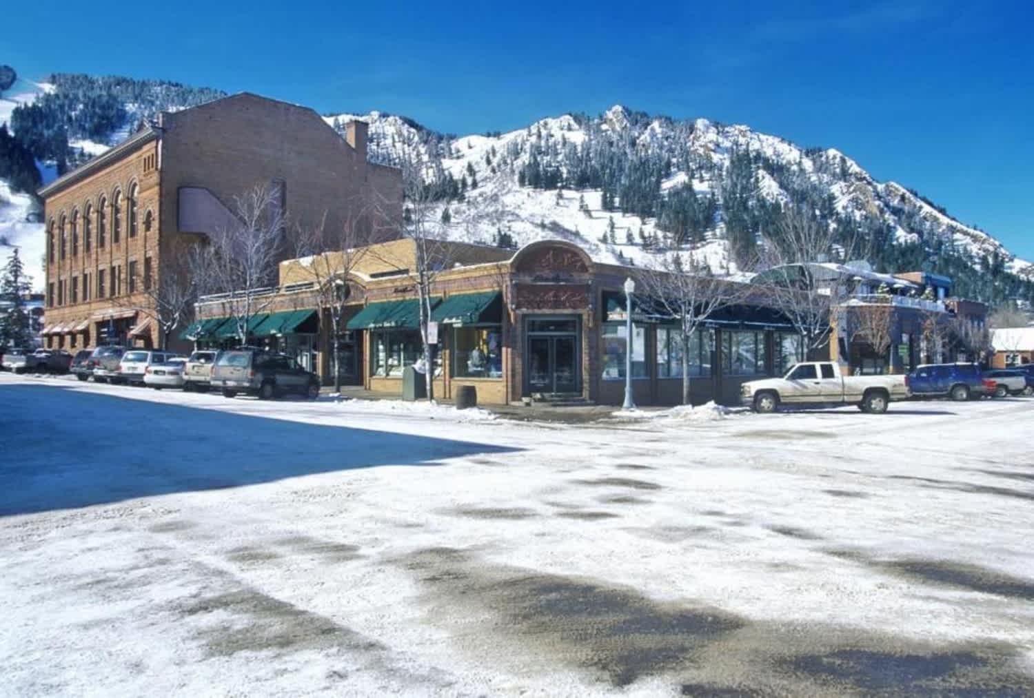 Riverfront 2 Bedroom - Steps To Town - Pool & Hot Tub Aspen Exterior photo