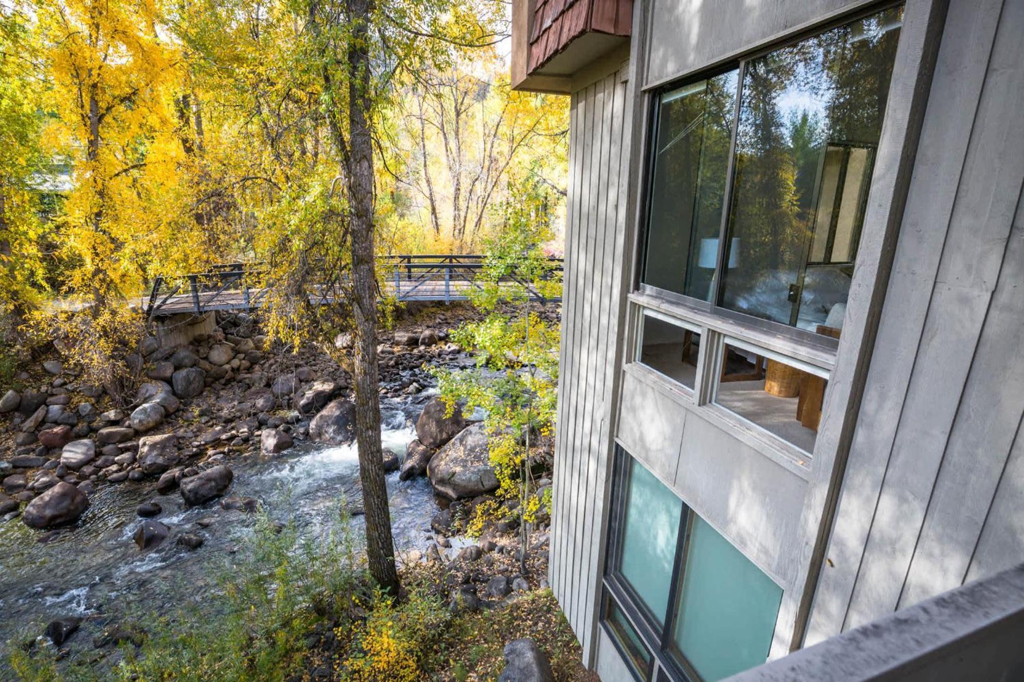 Riverfront 2 Bedroom - Steps To Town - Pool & Hot Tub Aspen Exterior photo