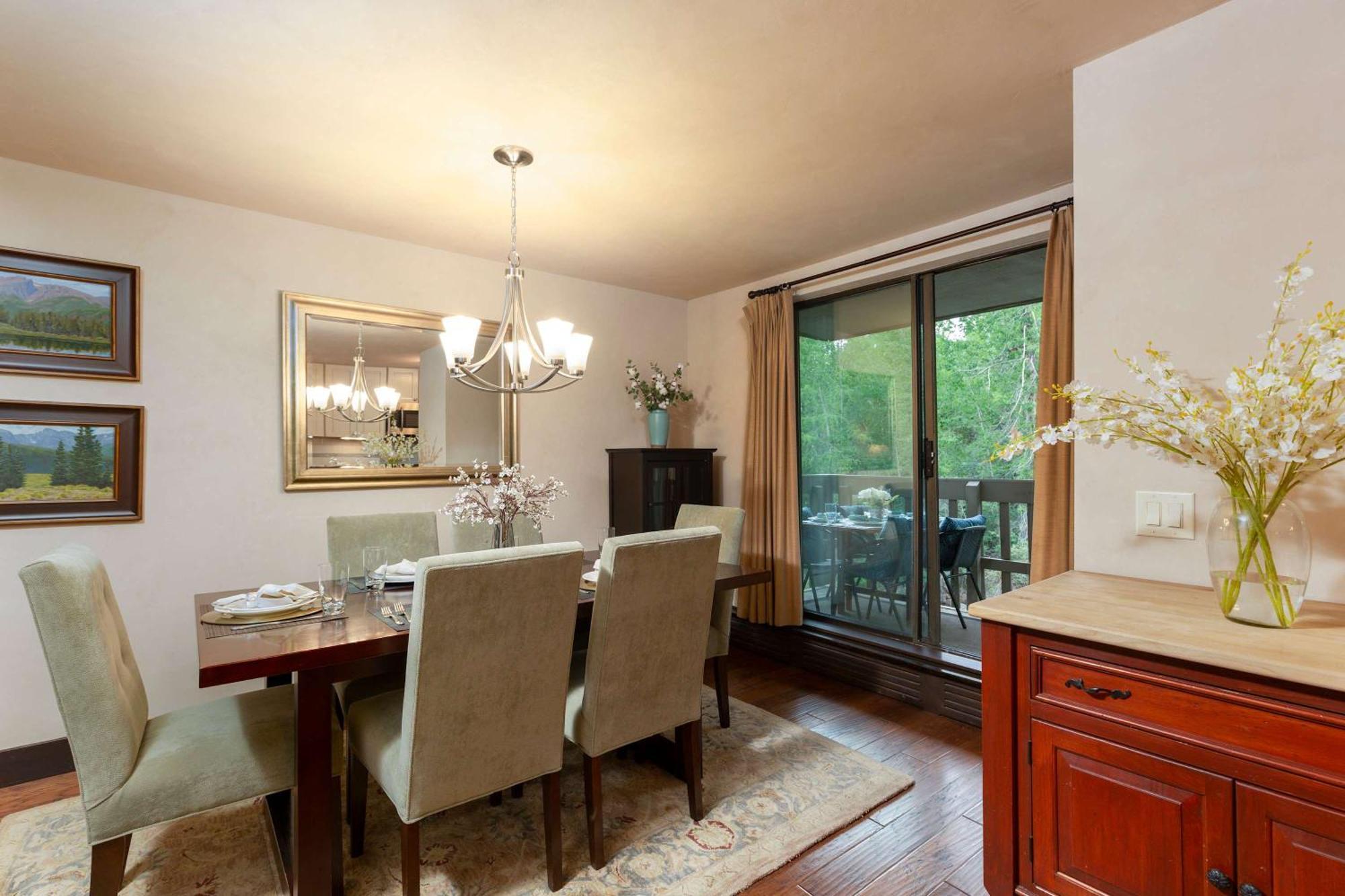 Riverfront 2 Bedroom - Steps To Town - Pool & Hot Tub Aspen Exterior photo