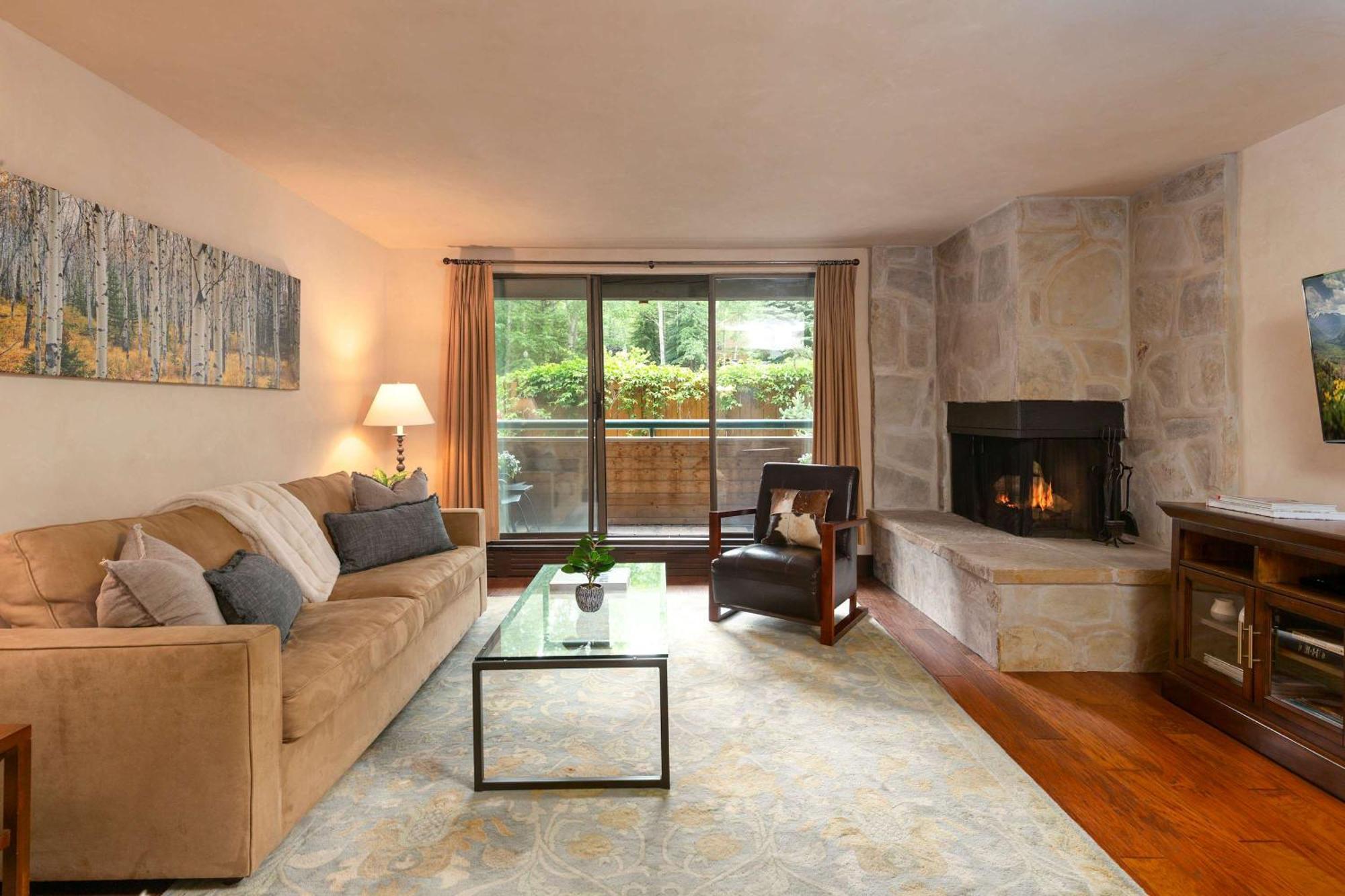 Riverfront 2 Bedroom - Steps To Town - Pool & Hot Tub Aspen Exterior photo