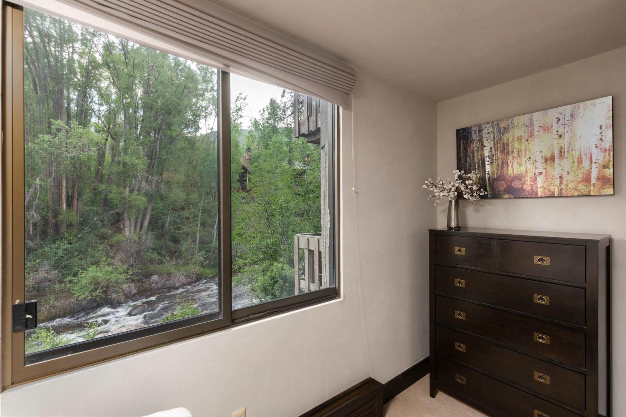 Riverfront 2 Bedroom - Steps To Town - Pool & Hot Tub Aspen Exterior photo