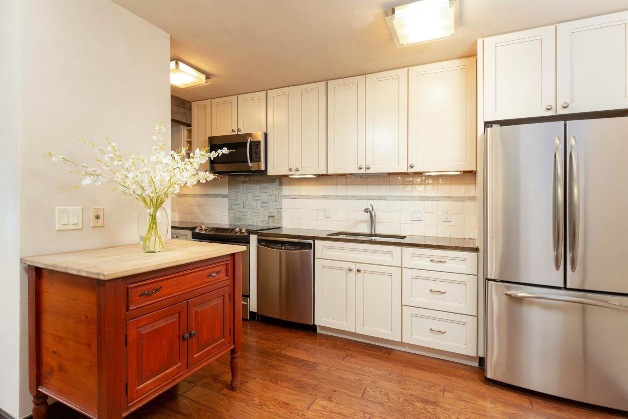 Riverfront 2 Bedroom - Steps To Town - Pool & Hot Tub Aspen Exterior photo